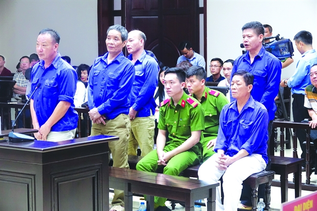 Dấu hỏi về trung tá công an trong vụ xử băng nhóm bảo kê chợ Long Biên Dau hoi ve trung ta cong an trong vu xu bang nhom bao ke cho Long Bien