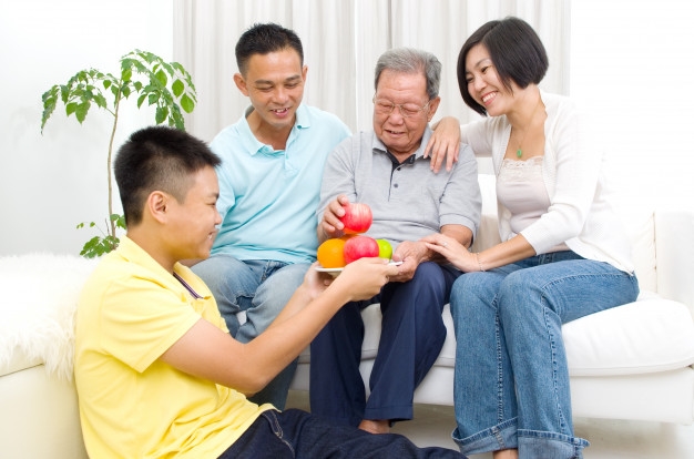 Nhịn nhau trong nhà Nhin nhau trong nha