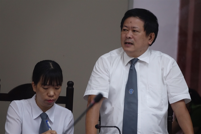 Vai trò của BQL chợ Long Biên nằm ở đâu sau phiên tòa xử Hưng 'kính'? Vai tro cua BQL cho Long Bien nam o dau sau phien toa xu Hung 'kinh'?