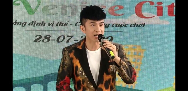 Phi Nhung, Đan Trường nói về việc xuất hiện tại lễ ra mắt dự án 'ma' của Alibaba Phi Nhung, Dan Truong noi ve viec xuat hien tai le ra mat du an 'ma' cua Alibaba