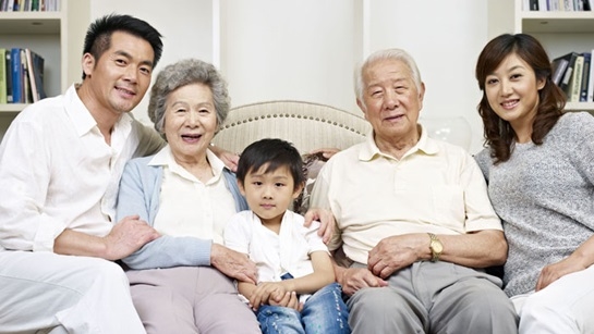 Anh tôi nhẫn nại chịu kiếp 'chó chui gầm chạn' suốt mười năm trời Anh toi nhan nai chiu kiep 'cho chui gam chan' suot muoi nam troi