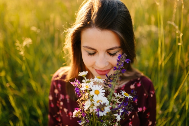 Anh tôi nhẫn nại chịu kiếp 'chó chui gầm chạn' suốt mười năm trời Anh toi nhan nai chiu kiep 'cho chui gam chan' suot muoi nam troi