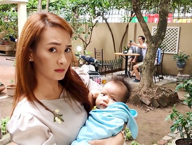 Diễn viên đặc biệt khiến nguyên ê-kíp phim ‘Về nhà đi con’ phải dời lịch quay nhưng không ai phàn nàn Dien vien dac biet khien nguyen e-kip phim ‘Ve nha di con’ phai doi lich quay nhung khong ai phan nan