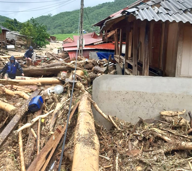 Buổi sáng kinh hoàng nơi lũ quét ập về cuốn trôi 17 người, 20 ngôi nhà Buoi sang kinh hoang noi lu quet ap ve cuon troi 17 nguoi, 20 ngoi nha