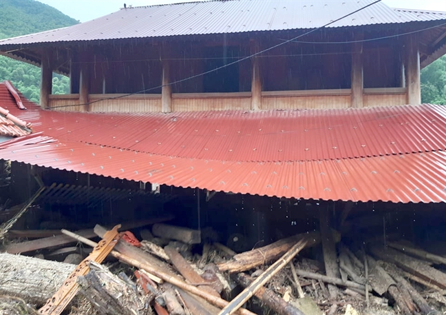 Buổi sáng kinh hoàng nơi lũ quét ập về cuốn trôi 17 người, 20 ngôi nhà Buoi sang kinh hoang noi lu quet ap ve cuon troi 17 nguoi, 20 ngoi nha