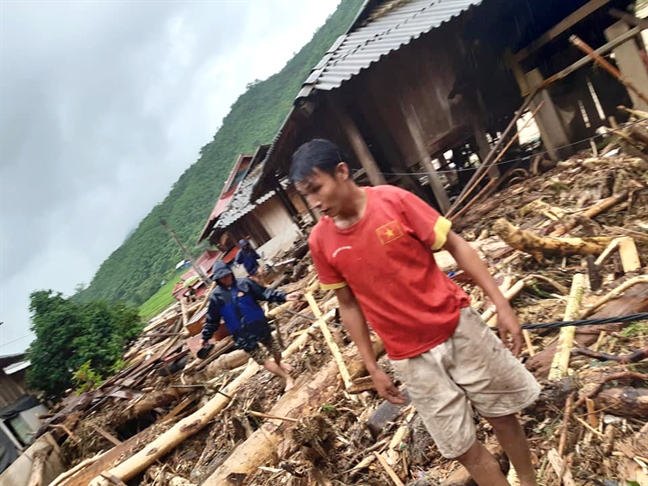 Buổi sáng kinh hoàng nơi lũ quét ập về cuốn trôi 17 người, 20 ngôi nhà Buoi sang kinh hoang noi lu quet ap ve cuon troi 17 nguoi, 20 ngoi nha