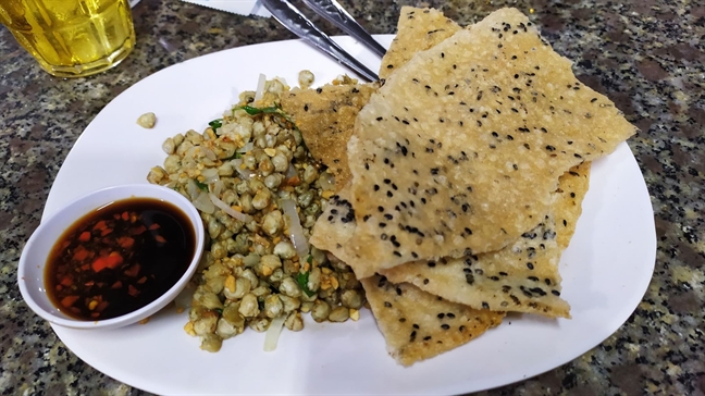 Quán nướng ‘núp lùm’ ở đường Phan Đăng Lưu, món thì ít mà phải ăn rõ nhiều Quan nuong ‘nup lum’ o duong Phan Dang Luu, mon thi it ma phai an ro nhieu