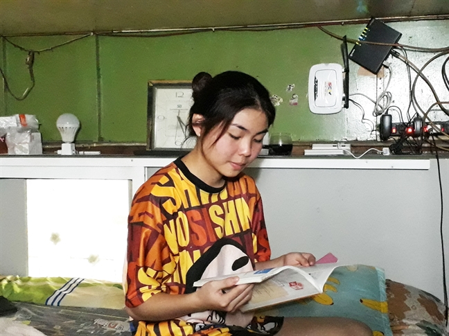 Gặp nữ sinh 16 tuổi đã là trụ cột gia đình Gap nu sinh 16 tuoi da la tru cot gia dinh