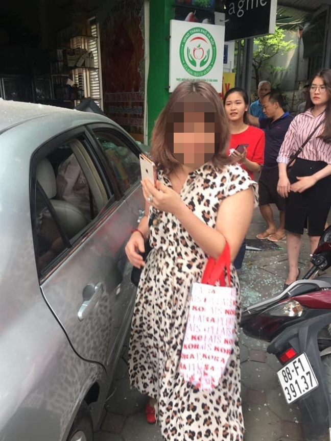 Từ vụ trẻ tử vong trong ô tô: Làm ơn đừng ẩu tả, lơ đễnh khi lái xe chở con Tu vu tre tu vong trong o to: Lam on dung au ta, lo denh khi lai xe cho con