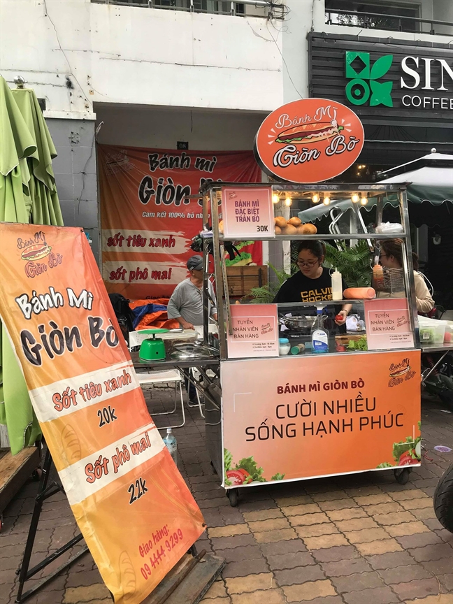 Kì lạ quán bánh mì giòn bò muốn khách 'cười nhiều, sống hạnh phúc' Ki la quan banh mi gion bo muon khach 'cuoi nhieu, song hanh phuc'