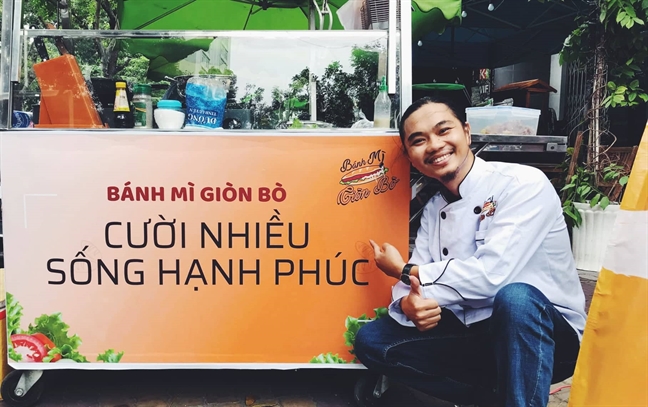 Kì lạ quán bánh mì giòn bò muốn khách 'cười nhiều, sống hạnh phúc' Ki la quan banh mi gion bo muon khach 'cuoi nhieu, song hanh phuc'