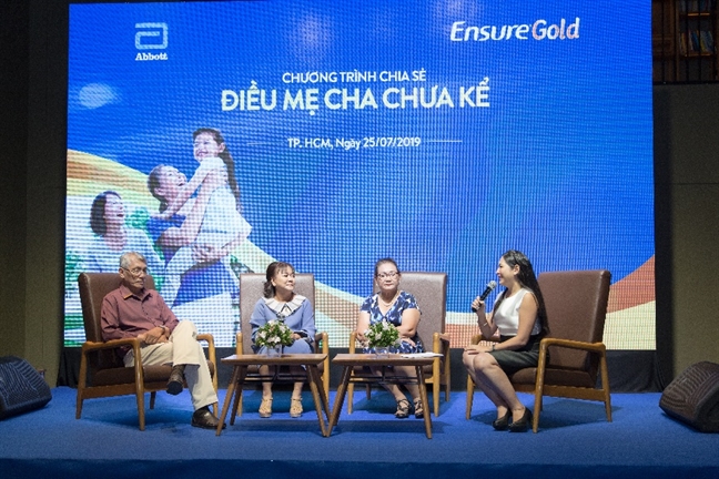 Lần đầu chia sẻ những câu chuyện giấu kín của mẹ cha Lan dau chia se nhung cau chuyen giau kin cua me cha