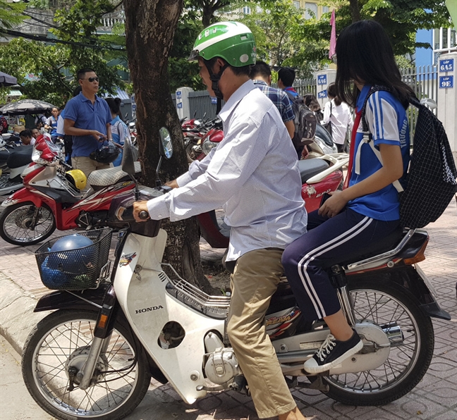 Xe ôm, giúp việc, hàng xóm... đưa trẻ đi học có trách nhiệm pháp lý gì nếu trẻ chẳng may bị tai nạn? Xe om, giup viec, hang xom... dua tre di hoc co trach nhiem phap ly gi neu tre chang may bi tai nan?
