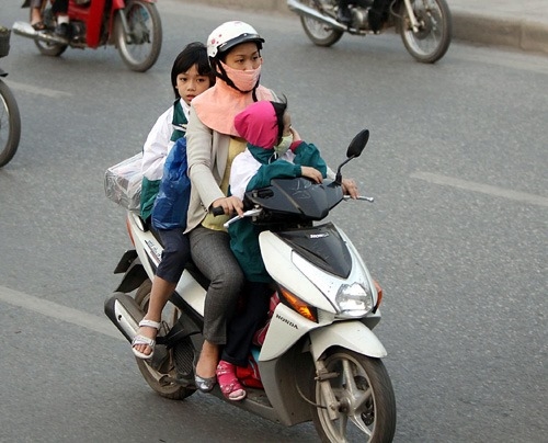 Xe ôm, giúp việc, hàng xóm... đưa trẻ đi học có trách nhiệm pháp lý gì nếu trẻ chẳng may bị tai nạn? Xe om, giup viec, hang xom... dua tre di hoc co trach nhiem phap ly gi neu tre chang may bi tai nan?