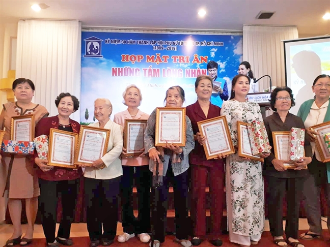 30 năm ấy biết bao nhiêu tình... 30 nam ay biet bao nhieu tinh...