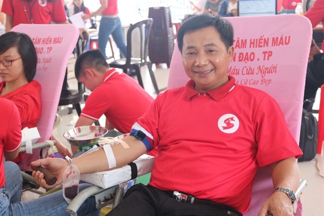 'Tôi đau đớn mất mẹ nên mong giúp nhiều bệnh nhân được sống' 'Toi dau don mat me nen mong giup nhieu benh nhan duoc song'