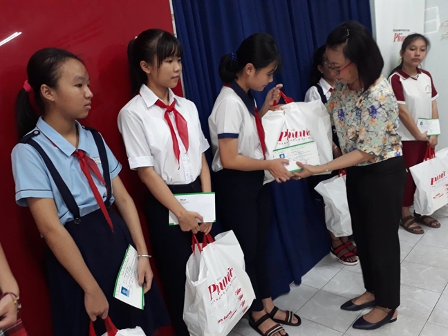 31 suất học bổng đã đến với các em nữ sinh huyện Cần Giờ, Củ Chi 31 suat hoc bong da den voi cac em nu sinh huyen Can Gio, Cu Chi