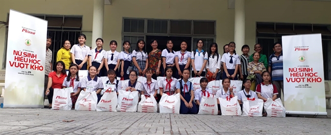 31 suất học bổng đã đến với các em nữ sinh huyện Cần Giờ, Củ Chi 31 suat hoc bong da den voi cac em nu sinh huyen Can Gio, Cu Chi