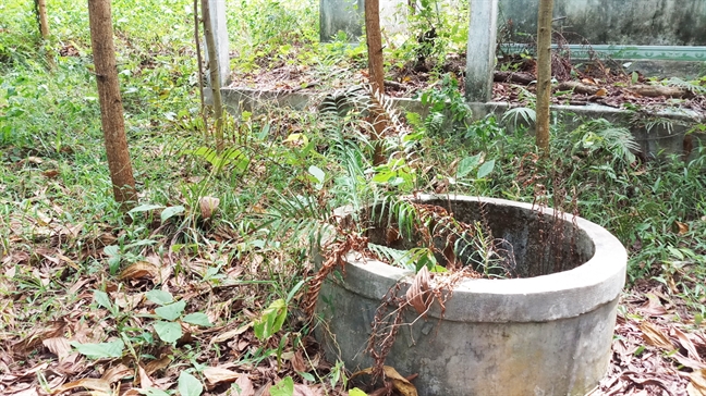 Hạn nặng, dân phải uống nước suối trâu dầm Han nang, dan phai uong nuoc suoi trau dam