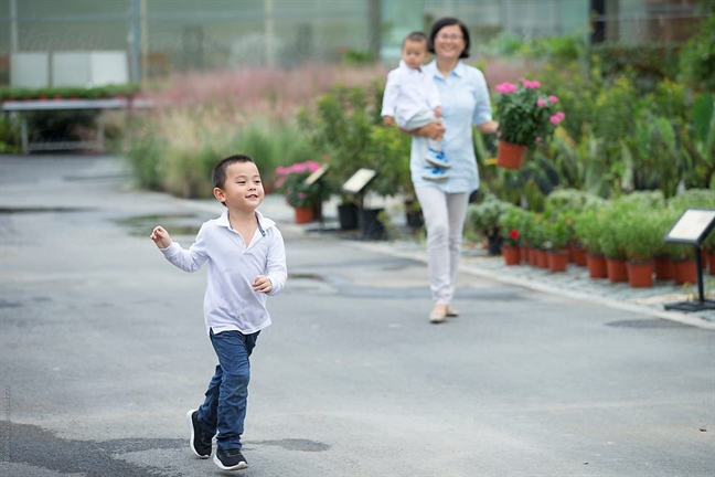 Đưa mẹ đi du lịch để nghỉ ngơi hay làm ôsin? Dua me di du lich de nghi ngoi hay lam osin?