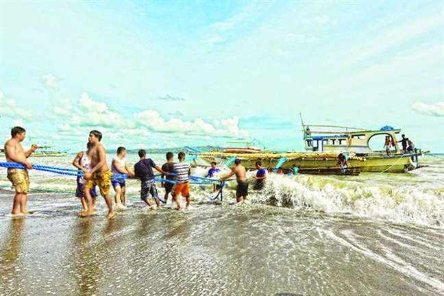 Biển Đông cũng biết được lòng người, huống gì... Bien Dong cung biet duoc long nguoi, huong gi...