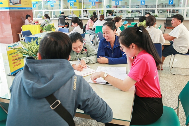 18 tuổi, sinh viên không biết gì, lỗi tại ai? 18 tuoi, sinh vien khong biet gi, loi tai ai?