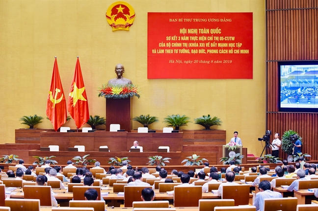 Học tập và làm theo Bác 'lấy tích cực để đầy lùi tiêu cực' Hoc tap va lam theo Bac 'lay tich cuc de day lui tieu cuc'