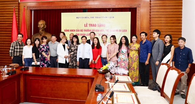 Băn khoăn sau một lễ tưởng thưởng Ban khoan sau mot le tuong thuong
