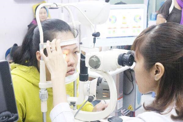 Giao lưu trực tuyến: Chăm sóc mắt ở lứa tuổi học đường Giao luu truc tuyen: Cham soc mat o lua tuoi hoc duong