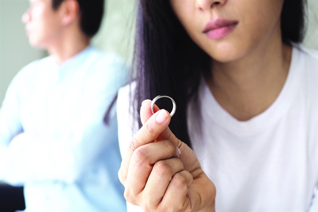 Anh ấy muốn có tôi và cả tiền của chồng tôi Anh ay muon co toi va ca tien cua chong toi