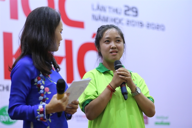Lễ trao Học bổng Nữ sinh hiếu học, vượt khó lần thứ 29: Nối tiếp những ân tình Le trao Hoc bong Nu sinh hieu hoc, vuot kho lan thu 29: Noi tiep nhung an tinh