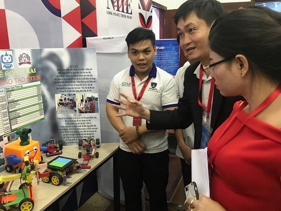 Làm thức ăn chăn nuôi từ thiên nhiên, nhóm sinh viên giành giải nhất thi khởi nghiệp Lam thuc an chan nuoi tu thien nhien, nhom sinh vien gianh giai nhat thi khoi nghiep