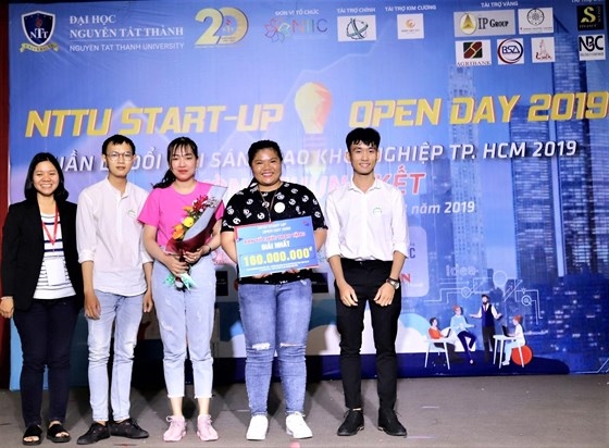 Làm thức ăn chăn nuôi từ thiên nhiên, nhóm sinh viên giành giải nhất thi khởi nghiệp Lam thuc an chan nuoi tu thien nhien, nhom sinh vien gianh giai nhat thi khoi nghiep