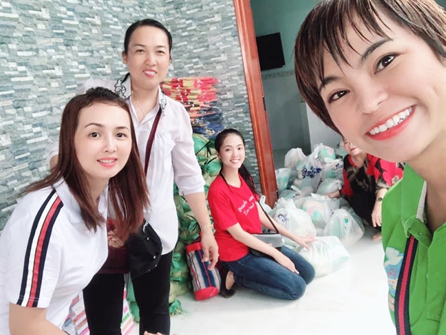 Có một người phụ nữ ở Q.6... Co mot nguoi phu nu o Q.6...