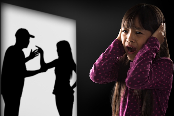 30 tuổi vẫn rùng mình khi nhớ chuyện ba đánh mẹ 30 tuoi van rung minh khi nho chuyen ba danh me