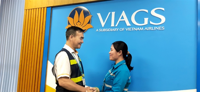 Gặp nữ công nhân vệ sinh trả lại gần 1 tỷ đồng cho khách Gap nu cong nhan ve sinh tra lai gan 1 ty dong cho khach