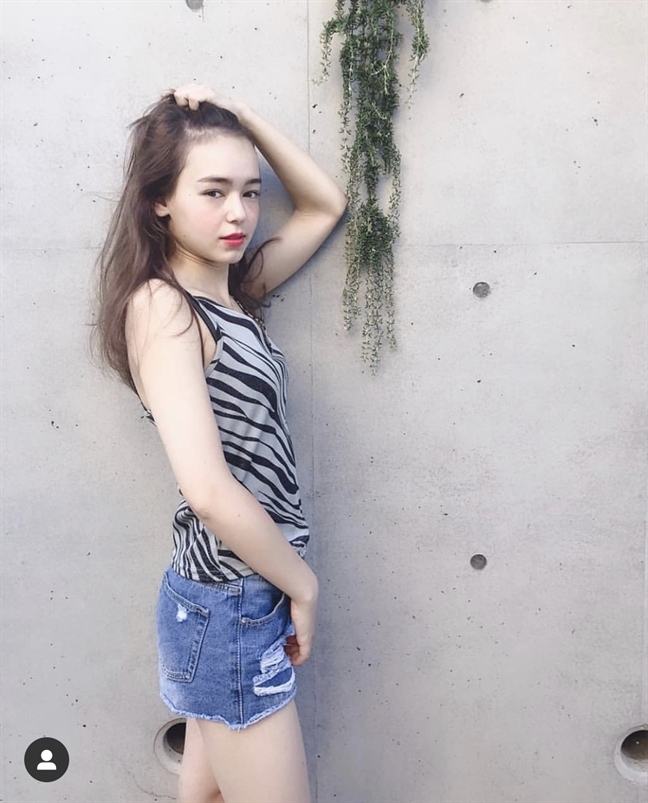 Hoa hậu Thế giới Nhật Bản trông như 'cô bé' cả về nhan sắc lẫn chiều cao Hoa hau The gioi Nhat Ban trong nhu 'co be' ca ve nhan sac lan chieu cao