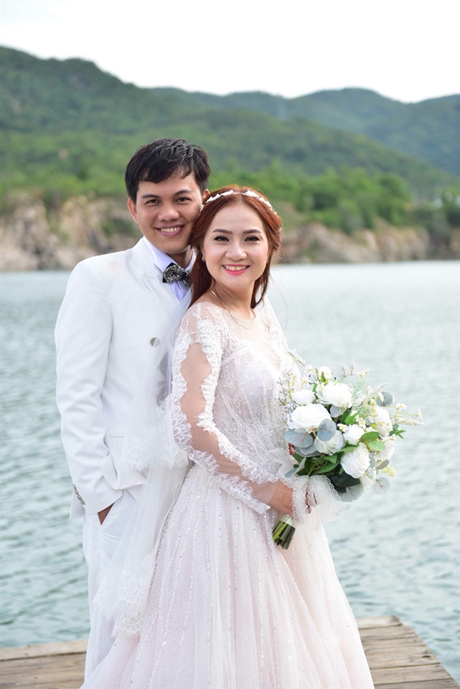 Sau thời gian bị chê kém duyên, Nam Thư được khen mai mối 'mát tay' Sau thoi gian bi che kem duyen, Nam Thu duoc khen mai moi 'mat tay'