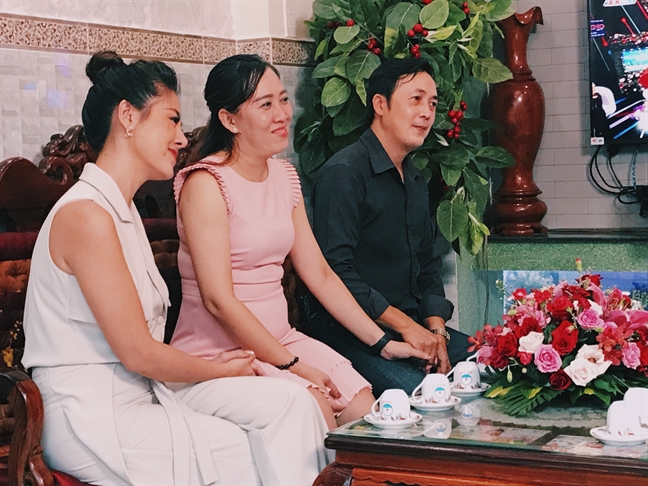 Sau thời gian bị chê kém duyên, Nam Thư được khen mai mối 'mát tay' Sau thoi gian bi che kem duyen, Nam Thu duoc khen mai moi 'mat tay'