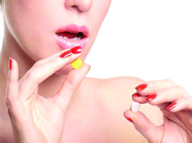 Viên uống 'thần kỳ' có giúp chị em làm đẹp từ bên trong? Vien uong 'than ky' co giup chi em lam dep tu ben trong?