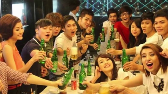 Nhà tôi không có kỳ nghỉ lễ vì vợ mải đi họp lớp Nha toi khong co ky nghi le vi vo mai di hop lop