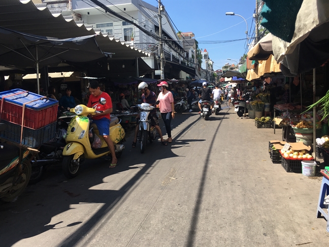 Nghỉ lễ 2/9, chợ vắng, tiểu thương ế ẩm Nghi le 2/9, cho vang, tieu thuong e am