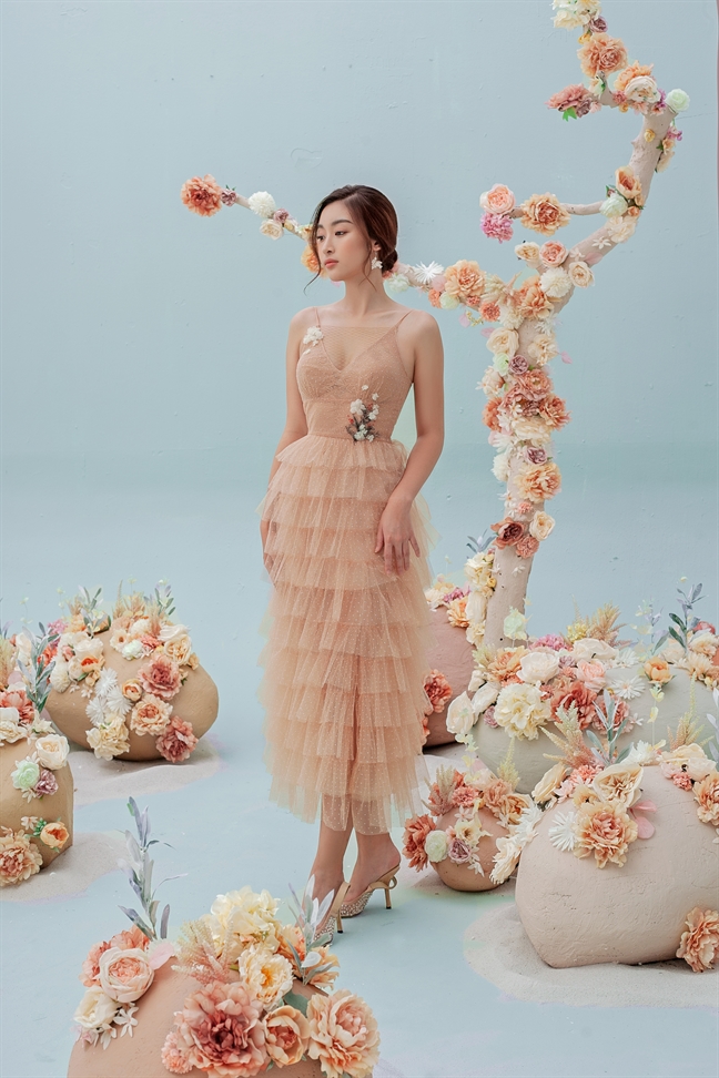 Đỗ Mỹ Linh gợi ý loạt váy xuyên thấu cho nàng chuộng phong cách gợi cảm Do My Linh goi y loat vay xuyen thau cho nang chuong phong cach goi cam