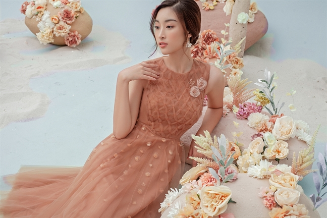 Đỗ Mỹ Linh gợi ý loạt váy xuyên thấu cho nàng chuộng phong cách gợi cảm Do My Linh goi y loat vay xuyen thau cho nang chuong phong cach goi cam
