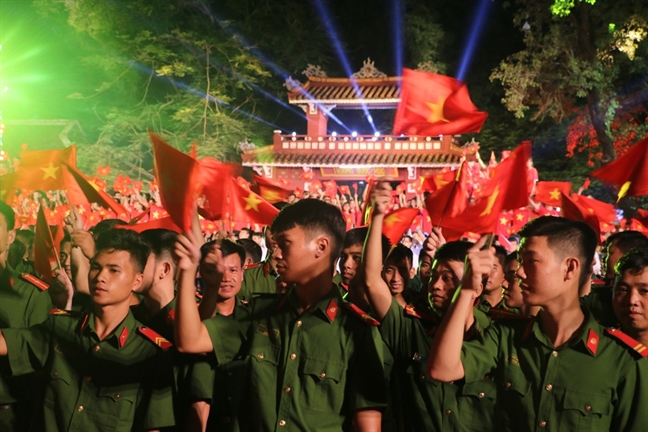 1.000 thanh niên, học sinh hát vang bài ca 'Kết đoàn' 1.000 thanh nien, hoc sinh hat vang bai ca 'Ket doan'