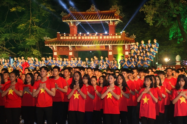 1.000 thanh niên, học sinh hát vang bài ca 'Kết đoàn' 1.000 thanh nien, hoc sinh hat vang bai ca 'Ket doan'