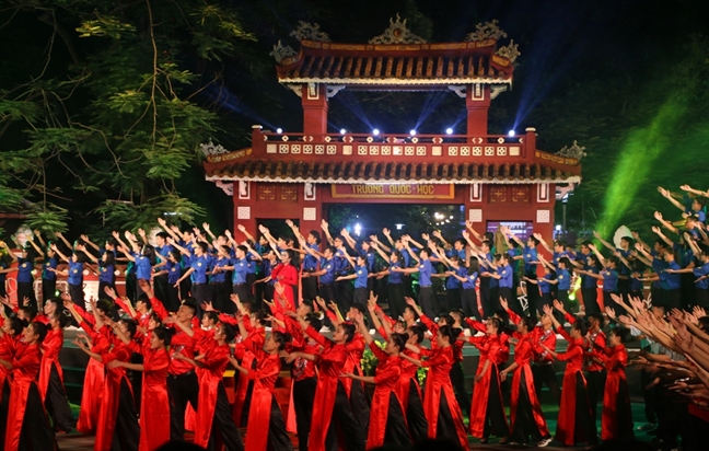 1.000 thanh niên, học sinh hát vang bài ca 'Kết đoàn' 1.000 thanh nien, hoc sinh hat vang bai ca 'Ket doan'