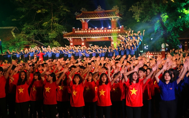 1.000 thanh niên, học sinh hát vang bài ca 'Kết đoàn' 1.000 thanh nien, hoc sinh hat vang bai ca 'Ket doan'