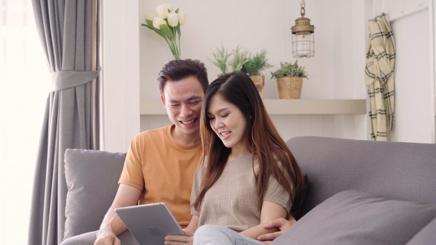 Chồng hào phóng với bạn bè, vợ méo mặt tiếc của Chong hao phong voi ban be, vo meo mat tiec cua