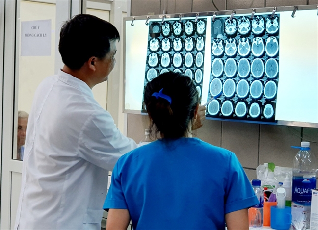 Bệnh nhân trẻ đầu tiên ở Việt Nam bị chảy máu não sau khi hít ma túy đá Benh nhan tre dau tien o Viet Nam bi chay mau nao sau khi hit ma tuy da